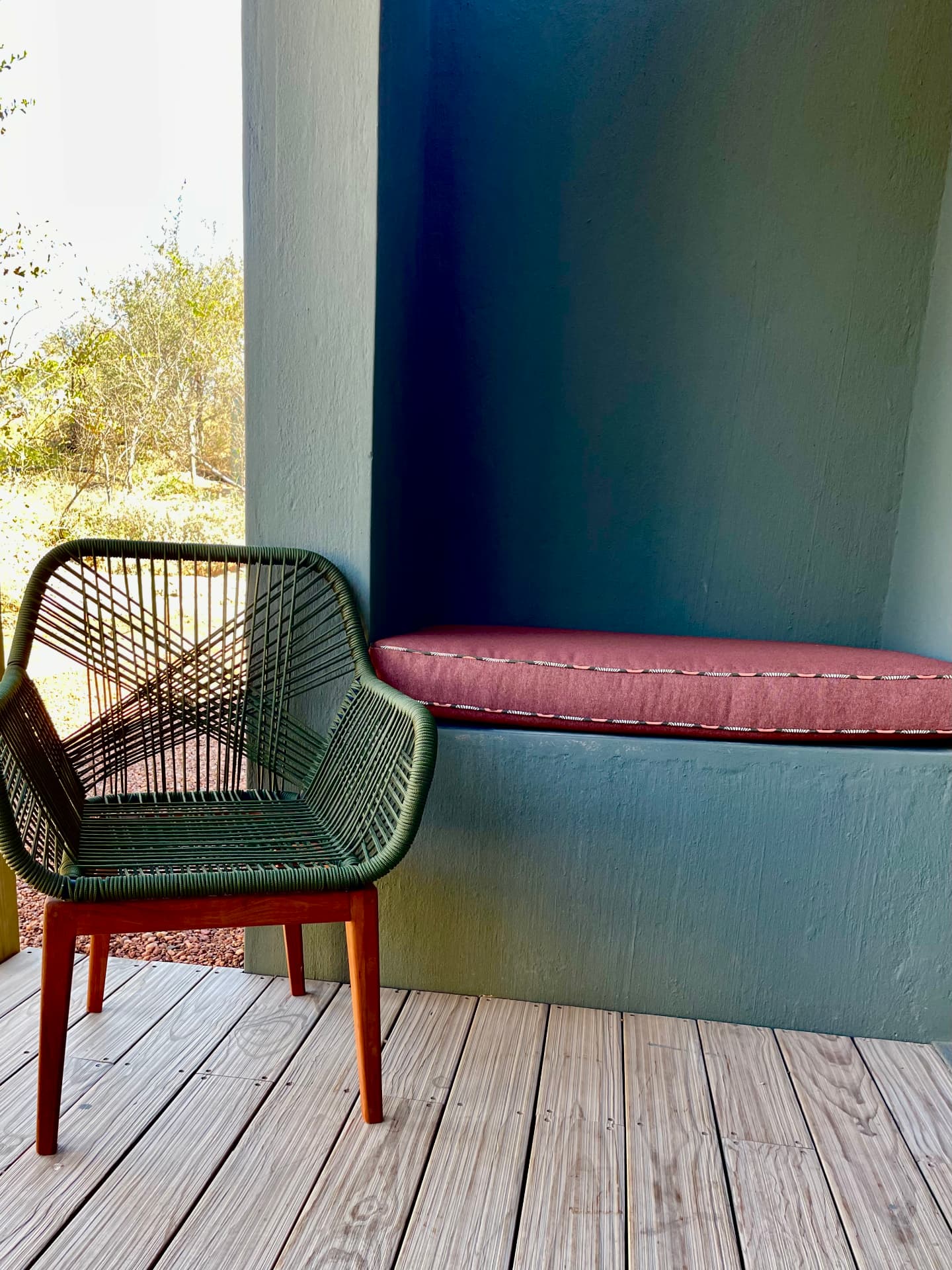 Window bench cushion with contrast piping
